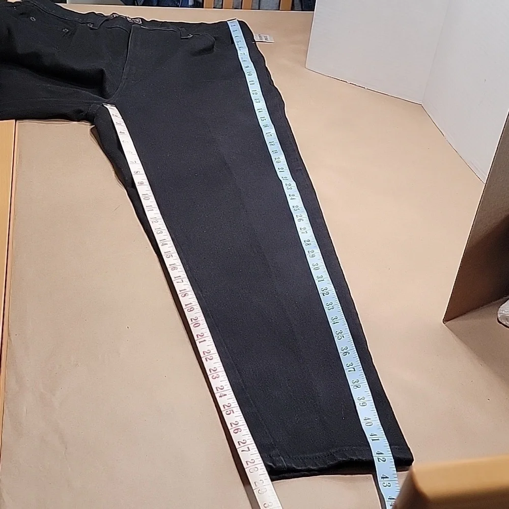 Avenue Blues. Black Jeans, Size 18 Average.  Stretch.  NEW with Tag - Picture 6 of 14